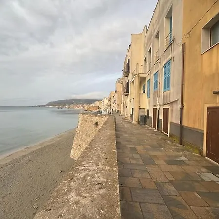 Lato Nord Il Giallo Vista E Accesso Mare Diretto Trapani