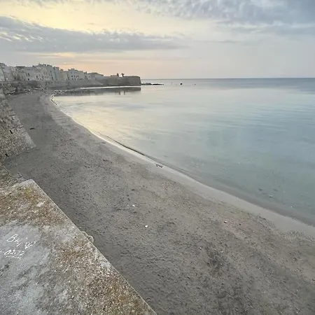 Lato Nord Il Giallo Vista E Accesso Mare Diretto *