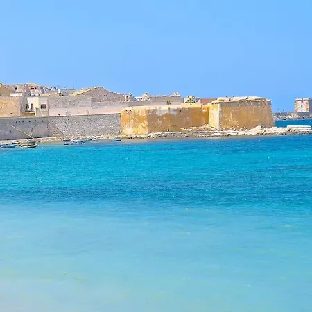 Lato Nord Il Giallo Vista E Accesso Mare Diretto *